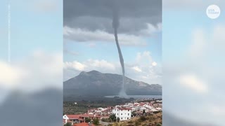 Towering waterspout twists on Turkey's coastline | USA TODAY