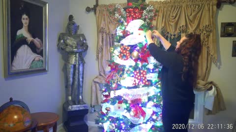 Vlogmas Day 5 Decorating the Santa Tree
