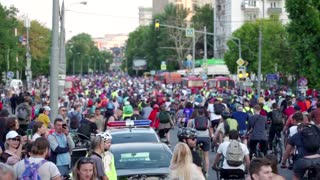 Thousands ride in Moscow summer bicycle parade