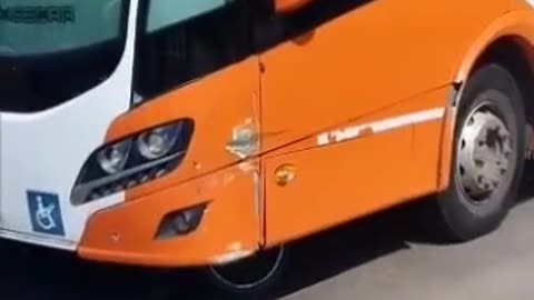 Accidente entre un menor de edad y un bus de Transcaribe por la Castellana
