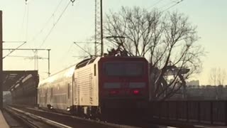 RB75 on the Kaiserbrücke (143 166)