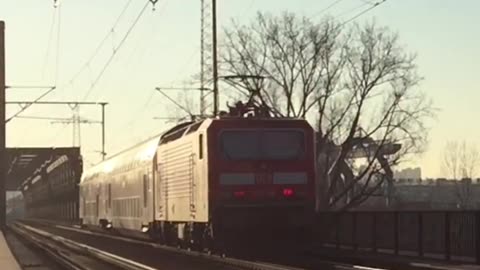 RB75 on the Kaiserbrücke (143 166)