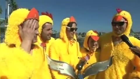 Chicken breaks world record at Red Bull Flugtag in US