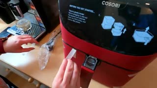 Cosori Air Fryer | unboxing, setup and making a dish