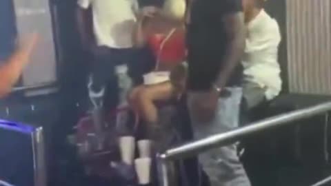 Woman catches her man cheating with another woman at the club😱👀