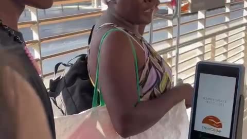 Video: “Nos están cobrando doble”, fuerte discusión en estación de Transcaribe