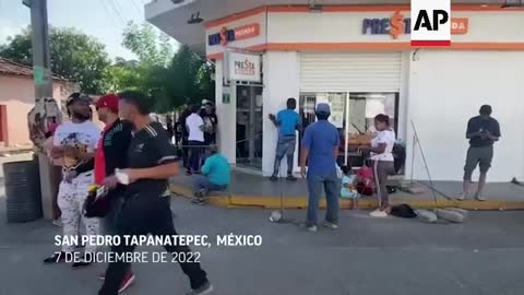 Una red de traficantes se aprovecha de los migrantes que cruzan México