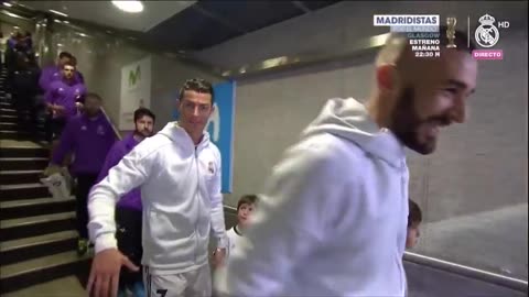 Cristiano and Benzema joke with Lucas Vázquez! 😂