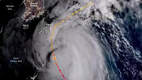 Typhoon Nanmadolslams into Japan