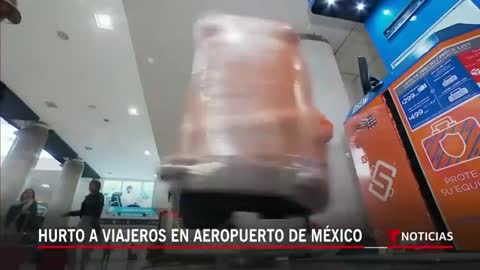 En video- Empleados de este aeropuerto roban artículos del equipaje de los viajeros