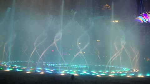 Stunning light and water show in Singapore