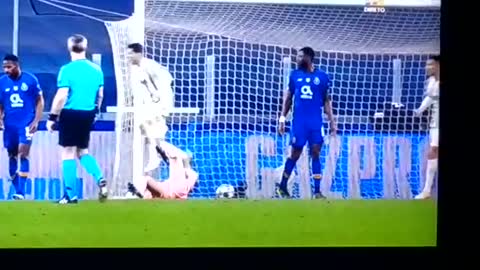 Marchesin sofre golo e pontapeia Morata! (Vídeo)