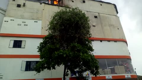 bomberos atienden incendio en tienda de bucaramanga