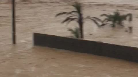 A cyclone in the Sultanate of Oman and homes are drowning
