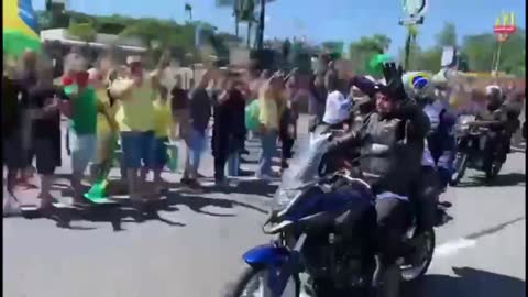 BRASIL – Bolsonaro, presidente brasileiro reúne milhares de motos em motociata em São Paulo
