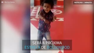 Menino indiano está pronto para Bollywood!