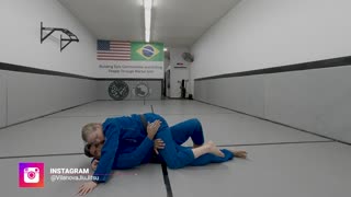 Full Mount Escape to Half Guard - Holding Shoulder Ann Pushing Knee