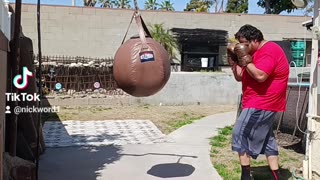 100 Pound Wrecking Ball Bag Workout Part 1. 4 Minute Round Of Hard Body Shots Under The Hot Sun!!