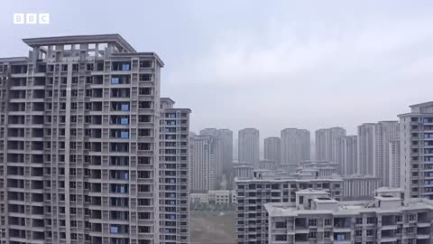 China's housing crisis deepens as Evergrande shares slide - BBC News