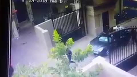 Watch an Attempted Hijacking in South Africa JHB where Victim open fire on Criminals