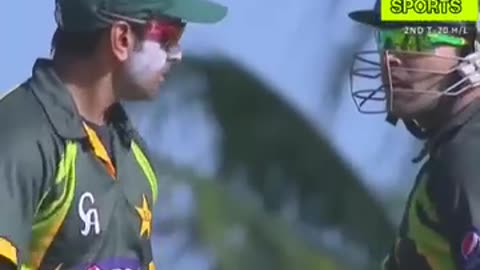 M Hafeez Angry Umar Akmal Stamp Out Miss #shortvideo #viralshort #trendingvideo