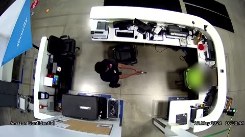 Gun Jams As Amazon employee Hamsa Yusuf Ali Tries To Shoot His Supervisor