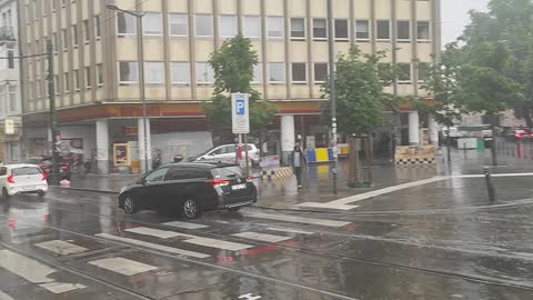 الحياة في بروكسل - شبكة بلجيكا 24 الإخبارية Raining in Brussels