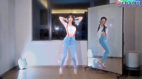 Sexy girl's dynamic dance