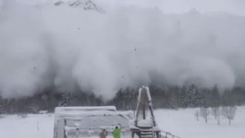 Horrifying avalanche on Mt.