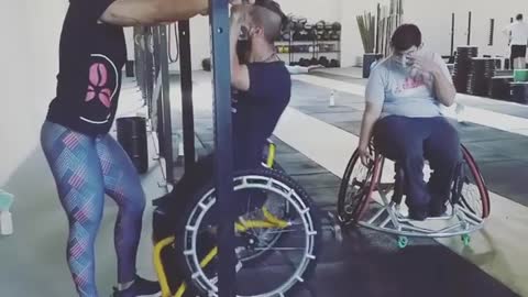 Fixed crossfit bar for wheelchair users