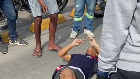 Video: Bus de Transcaribe arrolla a pasajero de moto en la avenida
