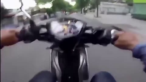 Vietnamese Police Chasing Two Thieves