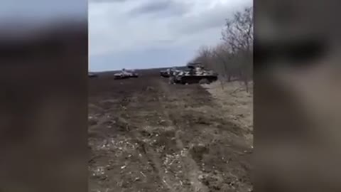 Field full of abandoned Russian tanks was found🙄 by Ukrainian soldiers