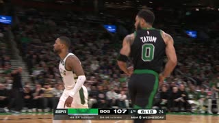Dame goes Iso and shakes off the defender for the 3 👌 Bucks looking to make a 4Q push