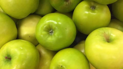 The green apples are really fresh, good for health.