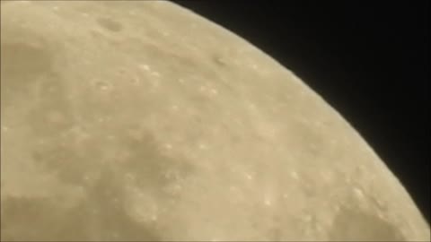 Super Zoom Captures Incredible Details On The Moon's Surface