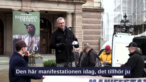 Roger Richthoff talar på Manifestation för fred och frihet