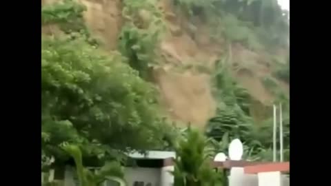 Dangerous landslide caught on camera