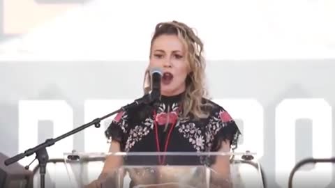 Alyssa Milano implores men to "use their privilege to destroy their privilege"