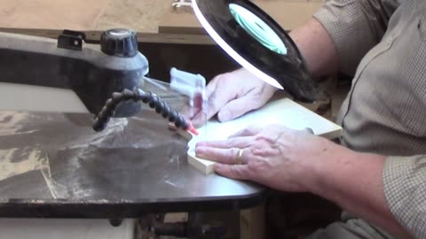 Guide to choosing the right size scroll saw blade
