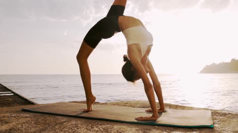 Hyperbolic Stretching for Women