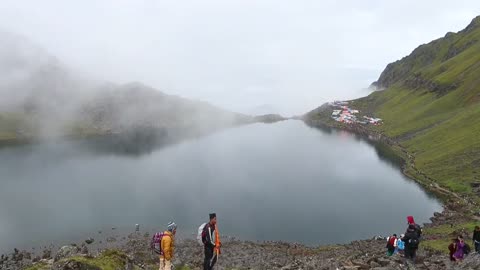 Visitar el Lago Gosaikunda, un arduo viaje para miles de peregrinos en Nepal