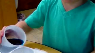 4-year-old watches baking soda and vinegar for the first time
