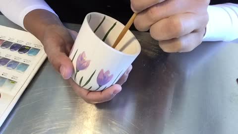 Pintando cerámica una taza flor de Azafrán #1