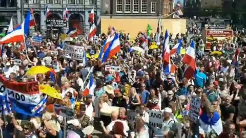 Grandi proteste ad Amsterdam contro il piano Great Reset lanciato dal World Economic Forum