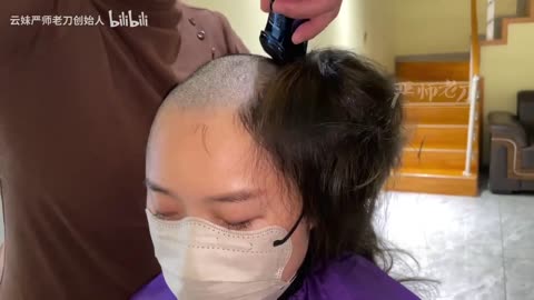 Skilled hair shaving method for woman