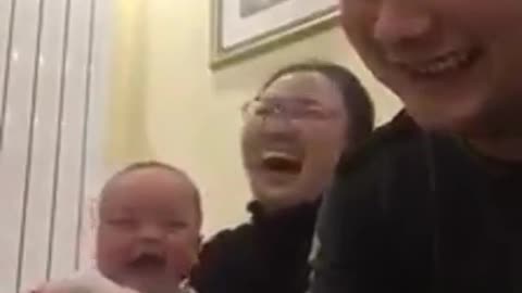 Chinese Baby Laugh Hysterically When His Dad Count The Money