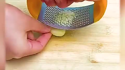 Garlic masher