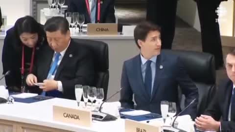 Il grande disagio di Trudeau all'incontro con Bolsonaro 😎