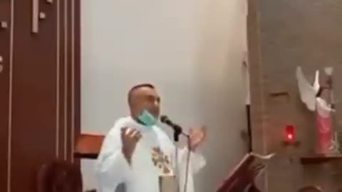 Priest takes vaccine and dies during sermon